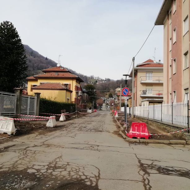 Viale spoglio e commenti desolati: il sindaco di Torre Pellice spiega le ragioni dell’abbattimento degli alberi