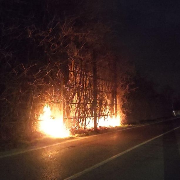Vigone: in fiamme la chiesa diroccata di via Pancalieri [FOTO e VIDEO]
