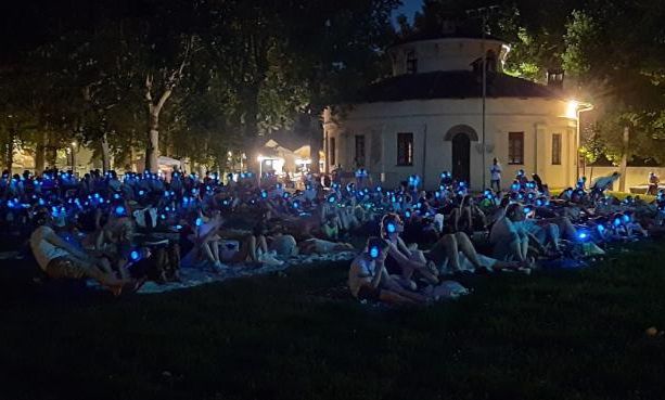 Cinema all’aperto e ‘discoteca silenziosa’ con i commercianti di Vigone