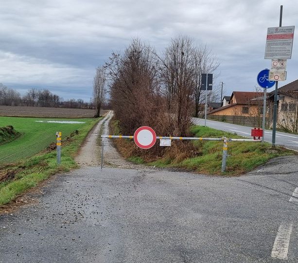 Vigone: chiusa la stradina che porta al Pellice per una frana