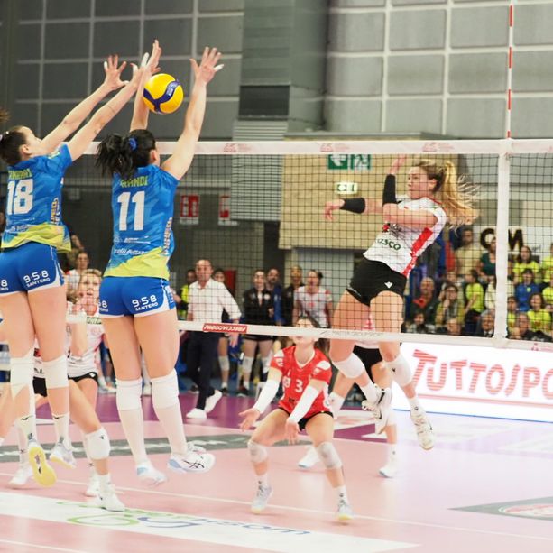 Volley A1/F: la Wash4green Pinerolo conquista ‘solo’ due punti con Macerata
