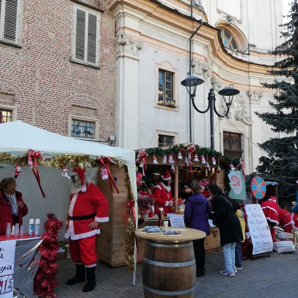 Con i pattini sul ghiaccio e la giostra per bambini, Villafranca Piemonte torna a festeggiare Natale