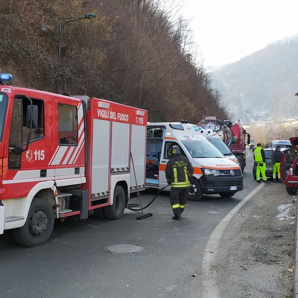 Incidente al Ponte di San Germano Chisone tra auto e camion
