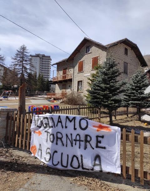 Dopo il divieto a manifestare contro la dad, a Pragelato trovano un escamotage