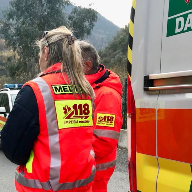Si aggrappa a una trave per farsi una foto: donna muore schiacciata dal crollo improvviso della struttura