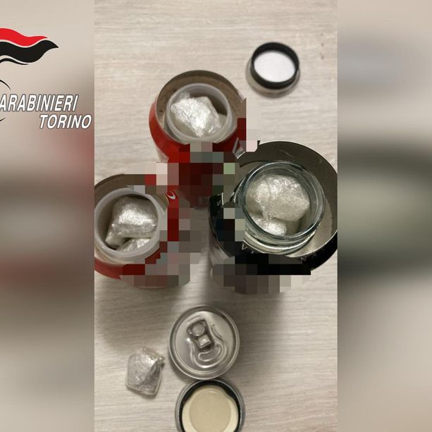 Sodalizio della droga sgominato a ovest di Torino: 10 arresti, 12 kg sequestrati. Sostanze nascoste nei doppifondi delle Red Bull