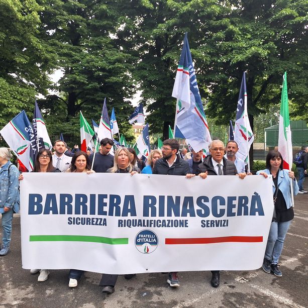 Fratelli d'Italia scende in piazza contro spaccio e violenza: &quot;Riprendiamoci Barriera di Milano&quot; [FOTO]