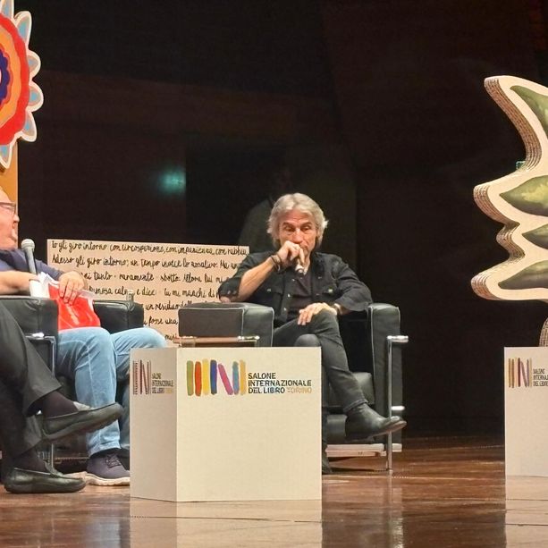 Liga-mania, al Salone del libro 2025 grande pubblico per il cantautore: : “Oggi c’è molta competizione per emergere: non fa bene alla musica”