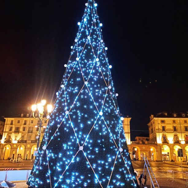 Un &quot;Percorso di Luci&quot; dai giardini Sambuy a Palazzo Reale accende da domani il Natale di Torino