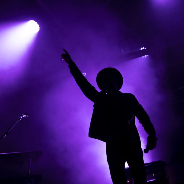 Gli Amici di Piero riaccendono gli amplificatori alle Ogr: la musica &quot;cura&quot; con Statuto, Persiana Jones e Fratelli di Soledad