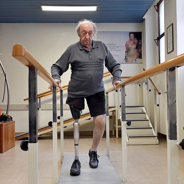 Un ginocchio elettronico per regalare una nuova vita a 77enne torinese