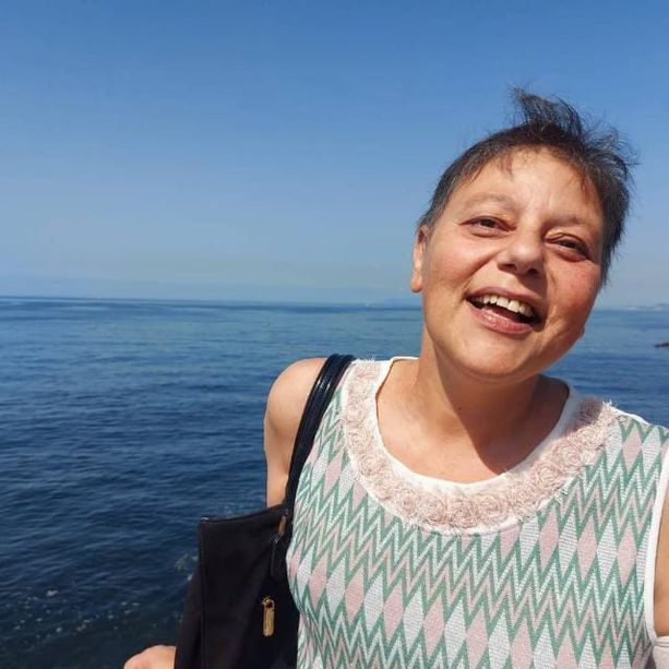 Il dramma di un'insegnante malata di cancro: &quot;Licenziata senza preavviso, aspetto da 5 mesi pensione e Tfr&quot;