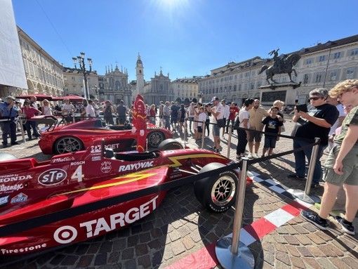Torino si ritrova le Red Bull in salotto: l'estate lascerà un'eredità da Formula 1 (e pure Kevin Schwantz)