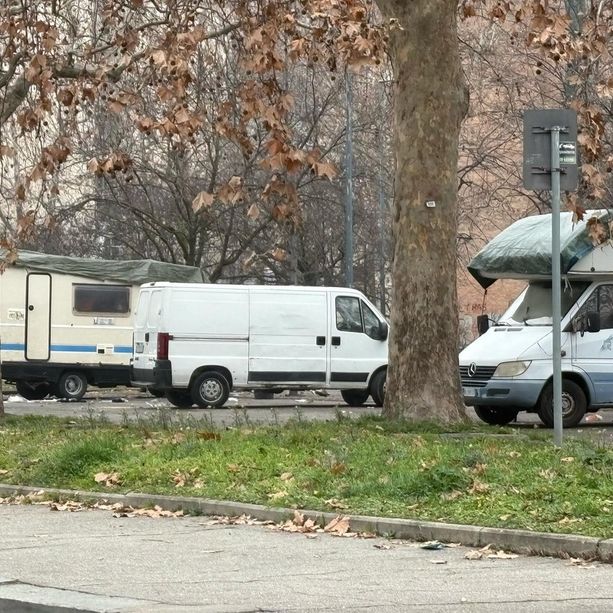 A Mirafiori tornano i camper, lettera di un commerciante: &quot;Sporcizia e insicurezza, chi ci tutela?&quot;