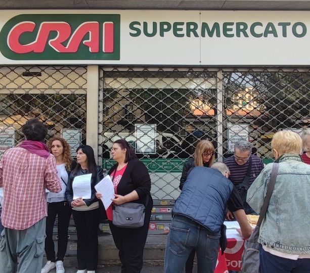 Il Crai di corso Svizzera rischia la chiusura, le dipendenti protestano e avviano una raccolta firme nel quartiere