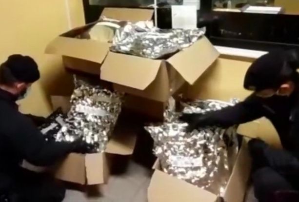 Orbassano, scaricano 30 kg di marijuana da un Tir francese: arrestati due trafficanti di droga [VIDEO]
