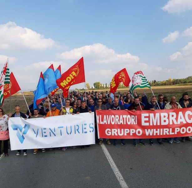 Ex Embraco, il dolore dei sindacati: &quot;Troppi avventurieri che speculano sulla pelle dei lavoratori, scenda in campo lo Stato&quot;