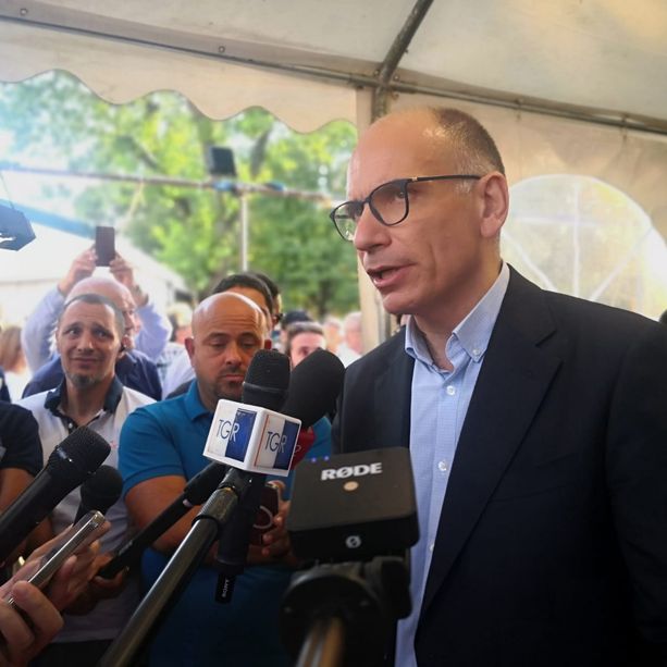 Letta a Torino con l'auto elettrica: &quot;Qui si fa il risultato elettorale del 25 settembre&quot; [VIDEO]