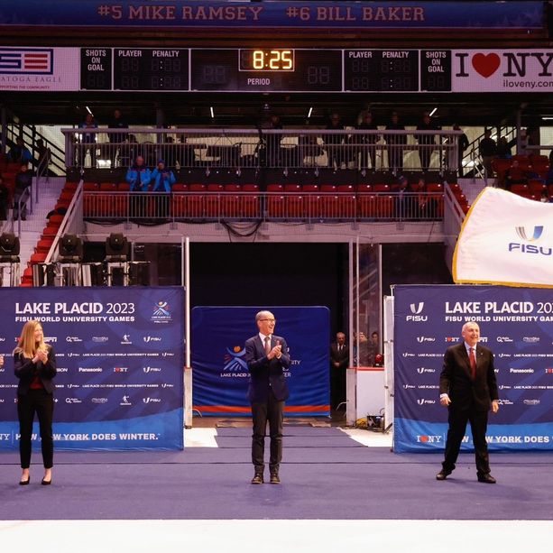 La bandiera passa di mano, a Lake Placid sventolano le Universiadi di Torino 2025: si torna a casa