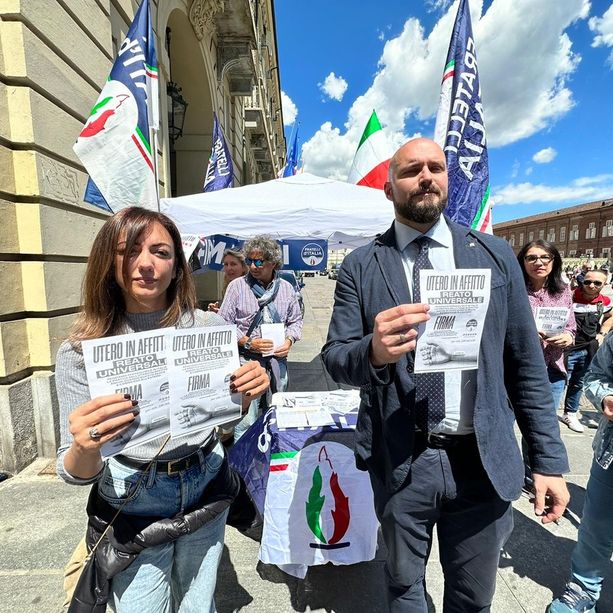La crociata contro l'utero in affitto di Fratelli d'Italia fa tappa a Torino: &quot;E' un reato universale&quot; [VIDEO]