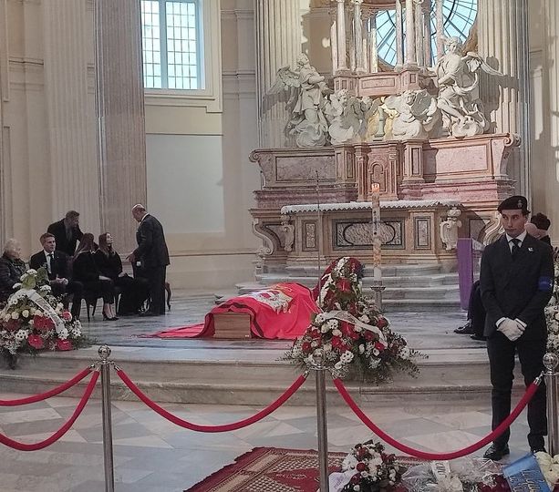 Camera Ardente di Vittorio Emanuele a Venaria, il saluto di La Russa: &quot;Savoia artefici dell'unità d'Italia&quot; [VIDEO]