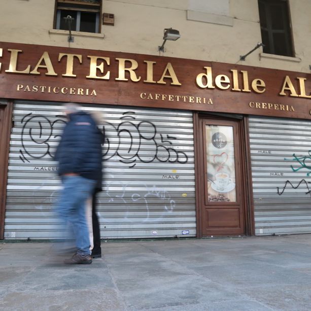 Una storia lunga decenni: chiude la Gelateria delle Alpi. Chi entrerà nei ‘muri’ di proprietà del Comune? [FOTO]