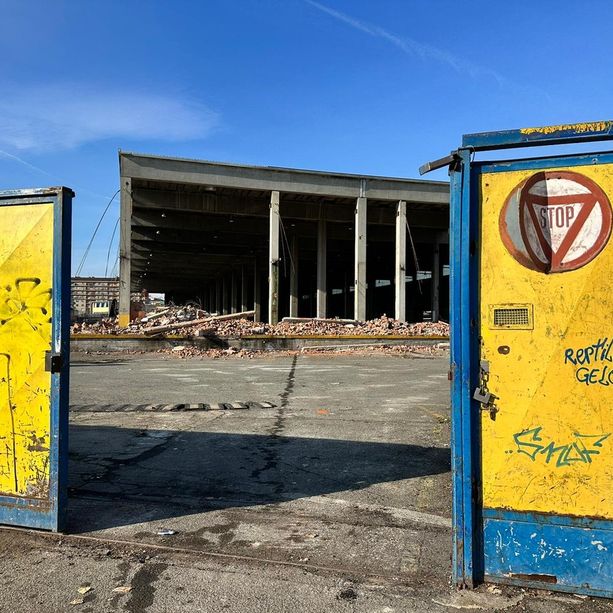 L'ex Gondrand non c’è più: le ruspe abbattono la &quot;casa dei tossicodipendenti&quot;