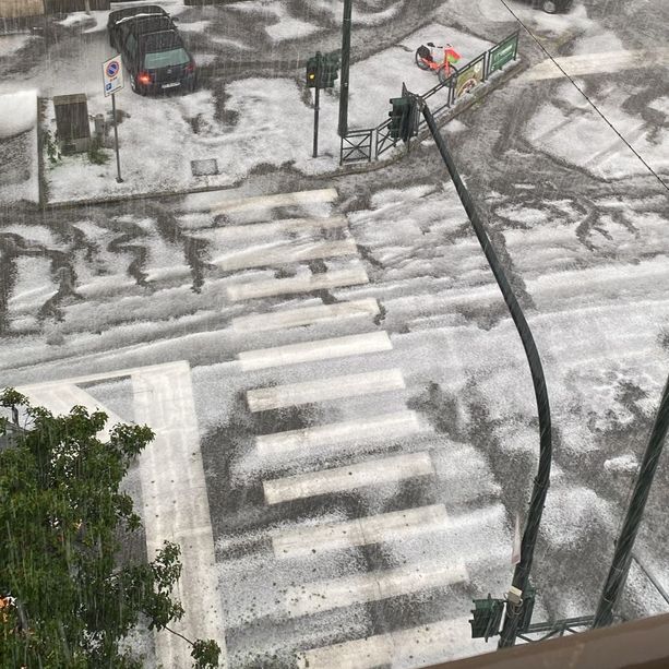 Ancora maltempo a Torino, maxi grandinata a Madonna di Campagna