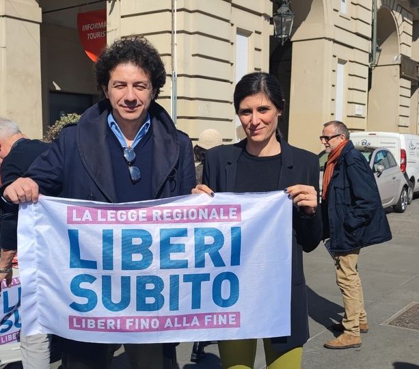Suicidio assistito, Cappato e Appendino a Torino per la raccolta firme: &quot;Siamo un Paese ancora incivile&quot;