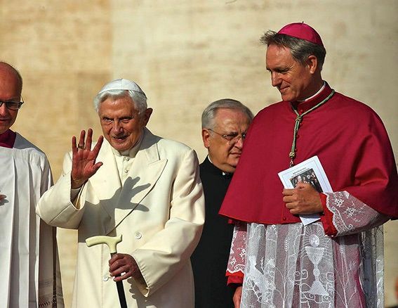 Addio al papa emerito, Benedetto XVI: muore a 95 anni. Nel 2010 la sua visita a Torino