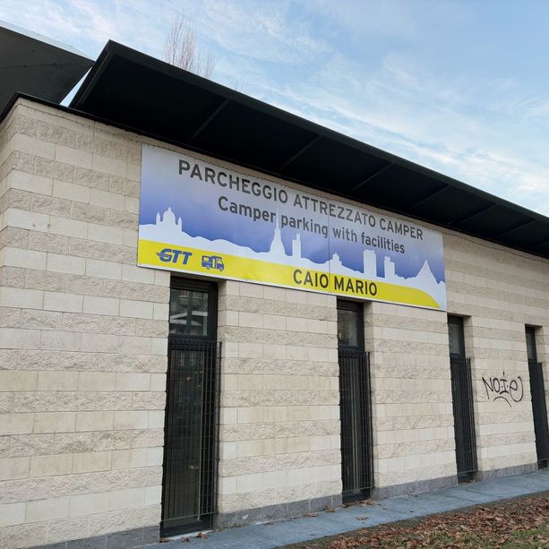 Camper rom al Caio Mario. Gtt: &quot;Pagano&quot;, la Circoscrizione: &quot;Non hanno il diritto di vandalizzare&quot;