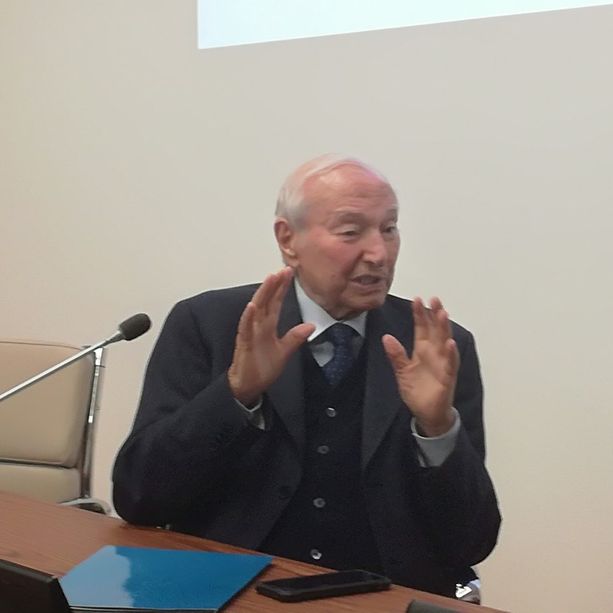Piero Angela, in occasione dei funerali a Roma, Torino proclama una giornata di lutto cittadino
