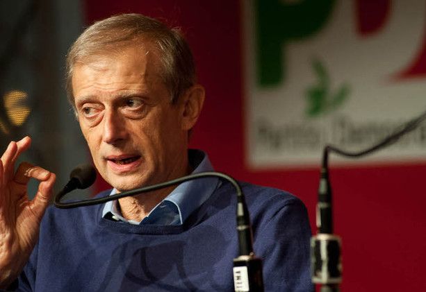 Fassino denunciato per tentato furto di un profumo al duty free. &quot;Un malinteso: volevo pagare&quot;