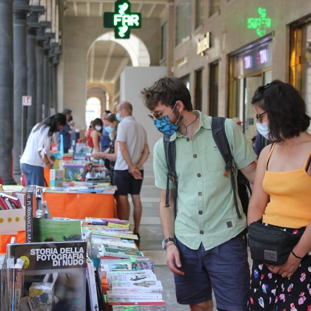 Portici di Carta, la cultura riparte: il centro di Torino si trasforma in una libreria a cielo aperto [FOTO e VIDEO]