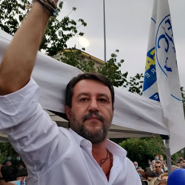 Centinaia a Venaria per Matteo Salvini: &quot;Ho perdonato il ragazzo del Pd, ma con le minacce non si scherza&quot; [VIDEO]