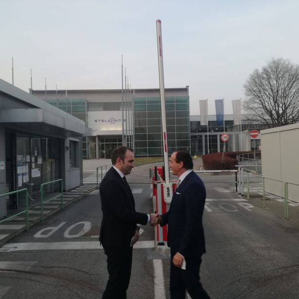 Stellantis, il futuro è ancora a Torino. &quot;In città il cervello per auto elettrica, guida autonoma e logistica&quot;. Elkann: &quot;Siamo indissociabili&quot;