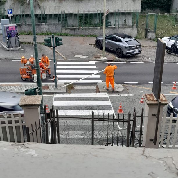 Viale Thovez: dopo l’investimento della 14enne davanti alla scuola Valsalice, ecco le nuove strisce pedonali