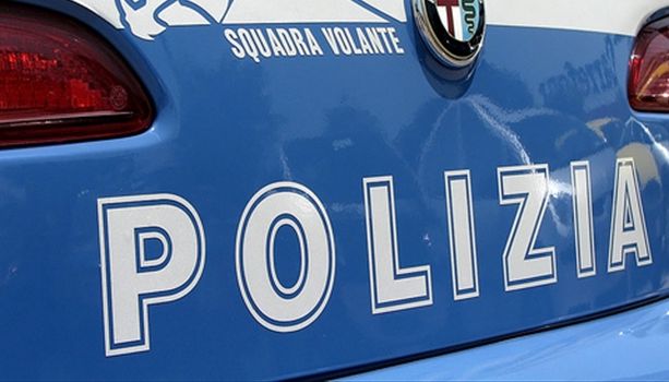 &quot;Scherzetto&quot; alla festa di Halloween: alla porta, però, bussano gli agenti di Polizia