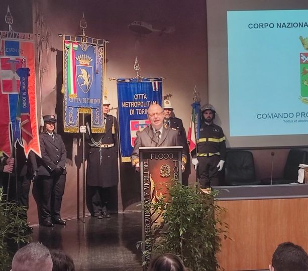 Durante i festeggiamenti di Santa Barbara l'addio del Comandante dei vigili del fuoco di Torino