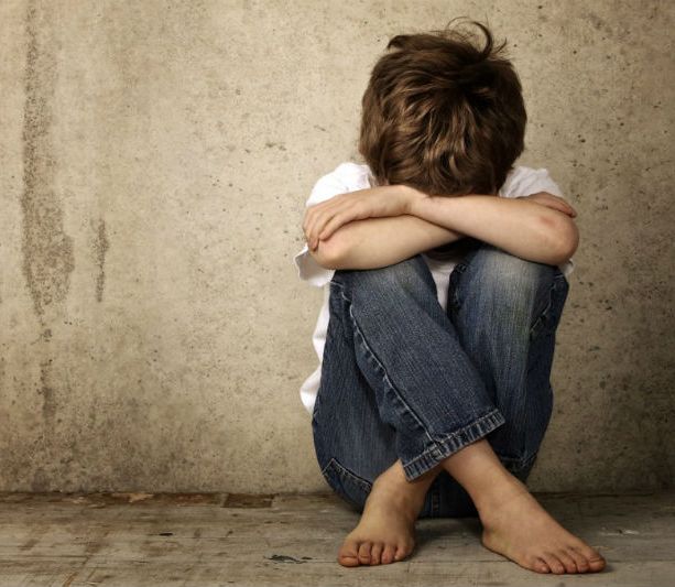 Abusò di due bambini e poi diffuse video e foto sul dark web: il libero professionista pedofilo condannato a 20 anni