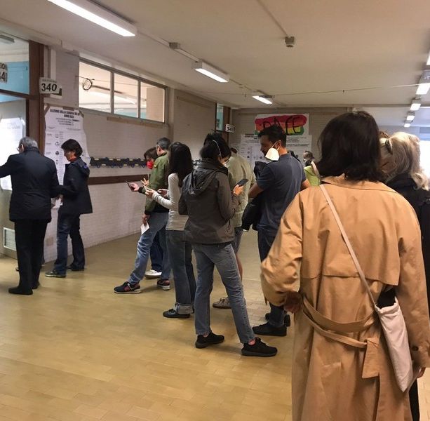 Elezioni, crolla l'affluenza. In Piemonte hanno votato il 67,15% dei cittadini: nel 2018 erano stati il 75,44%. A Torino calo del 10%