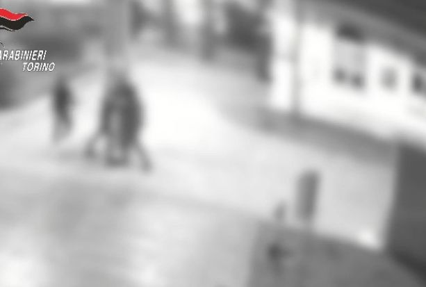 Aggressioni e minacce sull'autobus per Pont Canavese: denunciate dieci persone [VIDEO]