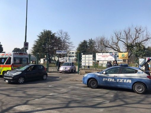 Settimo allarme bomba in un mese all'Istituto Primo Levi. Gli studenti costretti alle lezioni in cortile: &quot;Non se ne può più&quot;