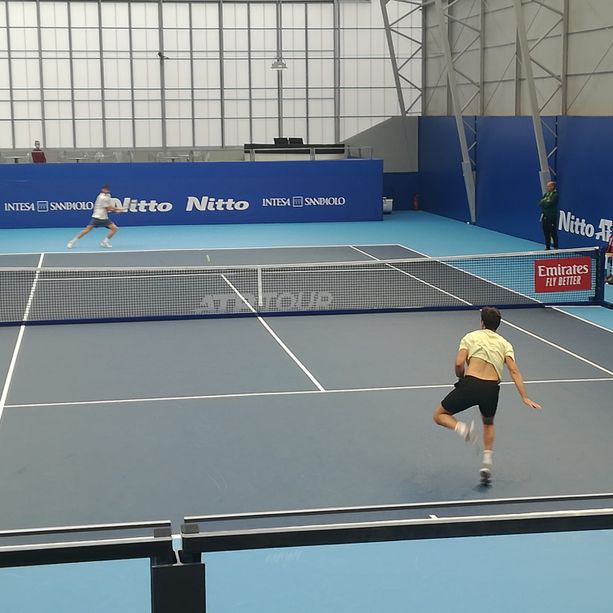 ATP Finals, fischiano le prime palline degli allenamenti allo Sporting (FOTO e VIDEO)