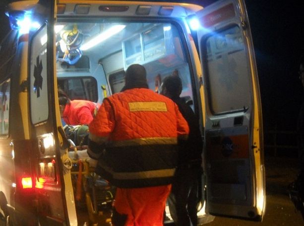 Dramma sulla Torino-Milano, scende dall'auto: viene travolto e ucciso