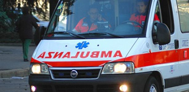 Scontro tra auto e moto nel sottopasso di piazza Rivoli, centauro in condizioni gravissime