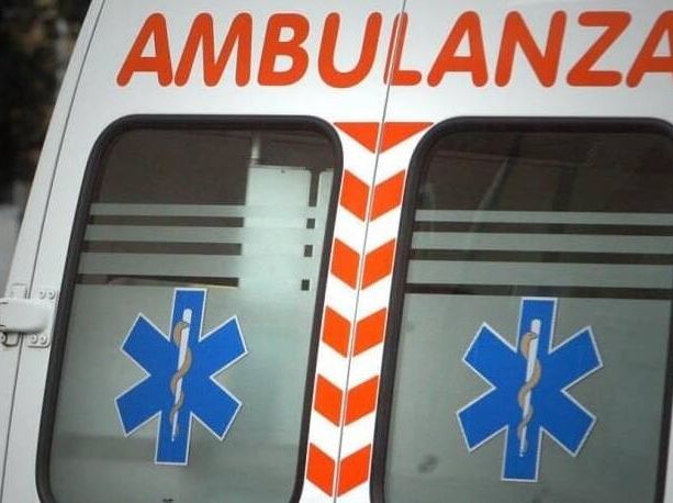Tragedia a San Benigno Canavese: la sua moto va contro un'auto e la centaura cade nel vuoto