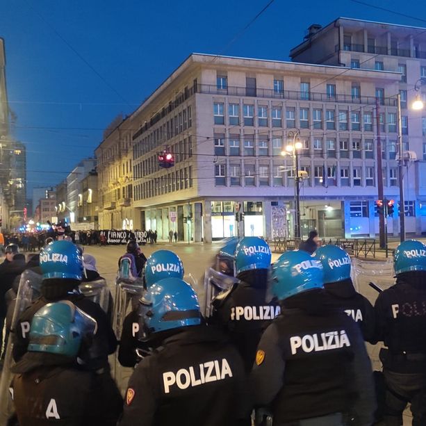 Corteo anarchico: salgono a 47 le persone denunciate, mentre 28 manifestanti non potranno tornare a Torino