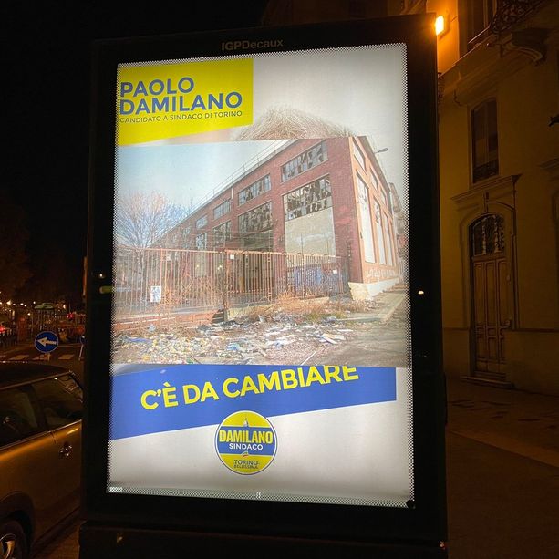 Il Banksy di Torino prende di mira Damilano, Lo Russo e Sganga: &quot;Politica distorce il reale per farlo suo&quot;