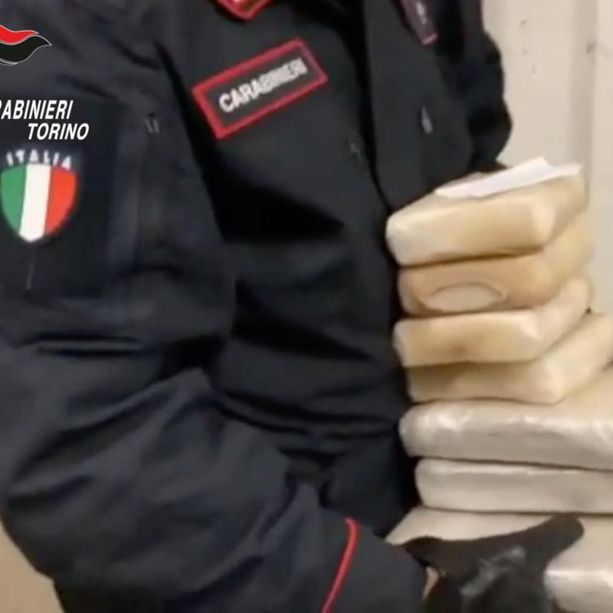 Giro di vite contro lo spaccio di droga tra Torino e la Valsusa: otto persone finiscono nei guai per cocaina [VIDEO]